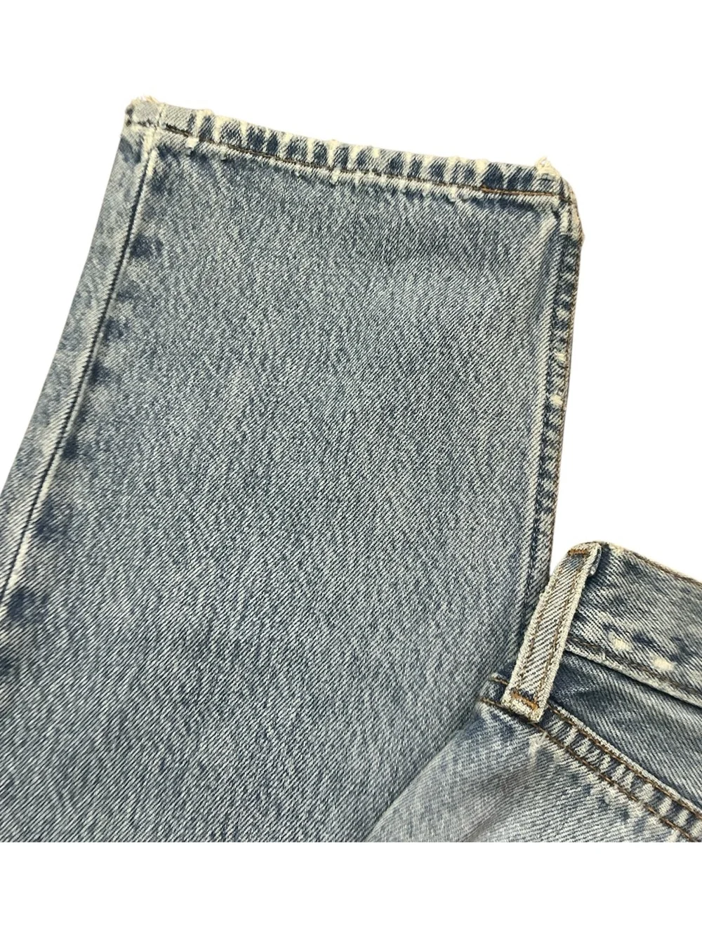 Vintage Levi’s 501 button fly light wash straight leg jeans 29 x 30
